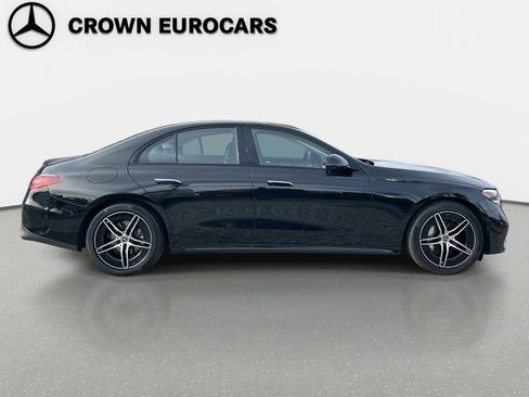 Used 2025 Mercedes-Benz E 350 4MATIC Sedan image 3