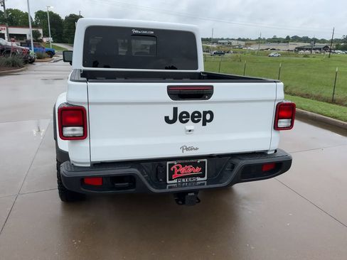 Used 2025 Jeep Gladiator Sport AWD/4WD image 6