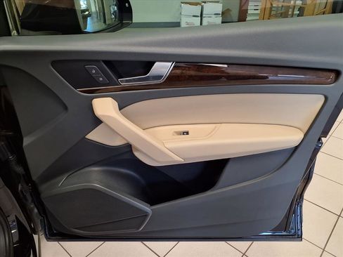 Used 2018 Audi Q5 2.0T Premium Plus w/ Premium Plus Package image 12