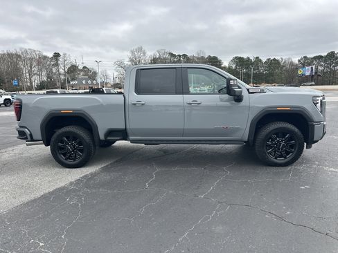 Used 2025 GMC Sierra 2500 AT4 w/ AT4 Premium Plus Package image 9