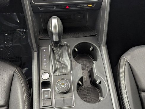 Used 2022 Volkswagen Atlas Cross Sport SE image 20