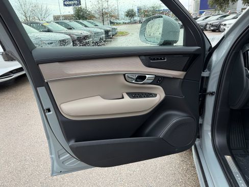 New 2026 Volvo XC90 T8 Plus image 18