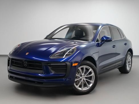 Used 2025 Porsche Macan image 1