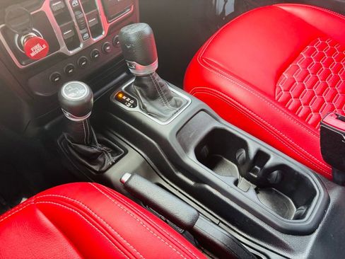 Used 2020 Jeep Wrangler Unlimited Sahara w/ Uconnect 4C Nav & Sound Group AWD/4WD image 20