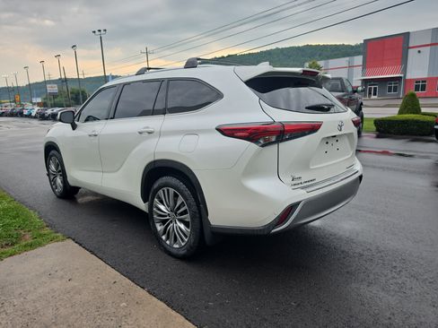 Used 2021 Toyota Highlander Platinum AWD/4WD image 6