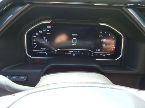 Certified 2025 GMC Sierra 1500 AT4 w/ AT4 Premium Package AWD/4WD image 31