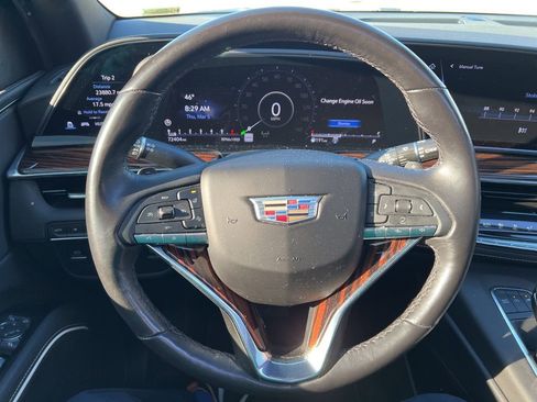 Used 2023 Cadillac Escalade Premium Luxury image 18