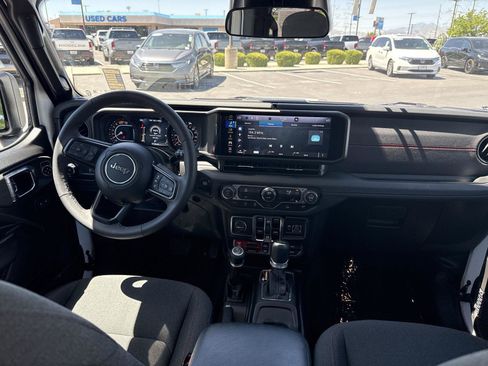 Used 2025 Jeep Wrangler Unlimited Rubicon AWD/4WD image 22