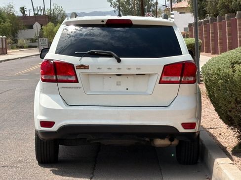 Used 2019 Dodge Journey SE FWD image 5
