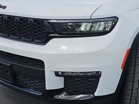 Used 2023 Jeep Grand Cherokee L Limited w/ Luxury Tech Group II image 35