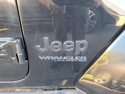 Used 2020 Jeep Wrangler Unlimited Sahara AWD/4WD image 12