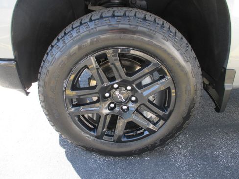 Used 2025 Chevrolet Silverado 1500 LT Trail Boss w/ Convenience Package II image 9