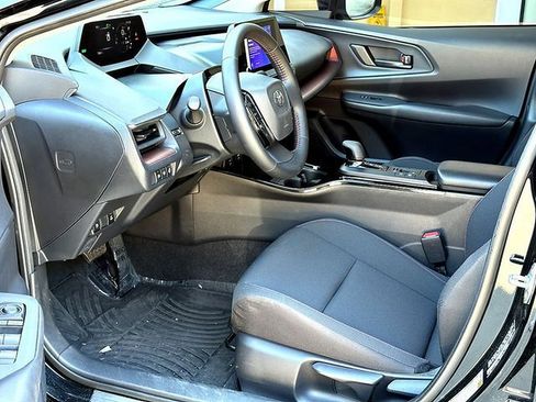 Used 2025 Toyota Prius Plug-In Hybrid FWD image 10