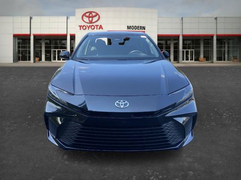 Used 2025 Toyota Camry LE w/ Convenience Package FWD image 2