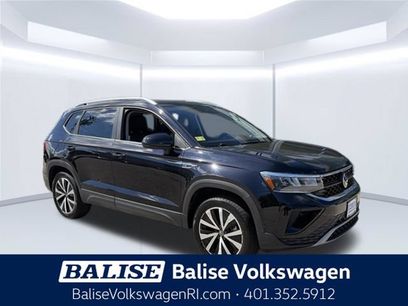 Used 2023 Volkswagen Taos SE w/ Panoramic Sunroof Package