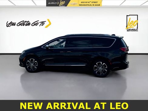Used 2021 Chrysler Pacifica Pinnacle image 4