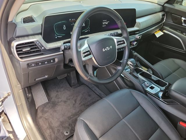 Used 2024 Kia Telluride EX w/ EX Captain's Chair Package FWD image 9