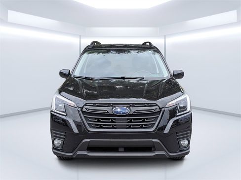 Used 2023 Subaru Forester Premium image 8