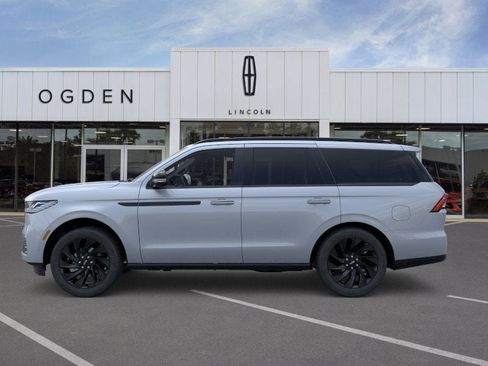 New 2025 Lincoln Navigator Reserve image 3