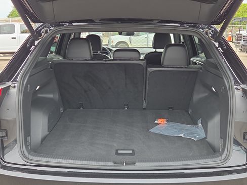 Used 2024 Volkswagen Atlas Cross Sport SE FWD image 14