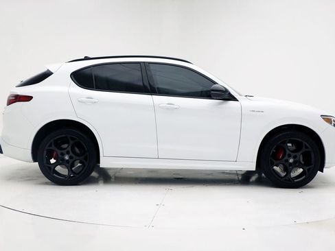 Used 2022 Alfa Romeo Stelvio Veloce image 3