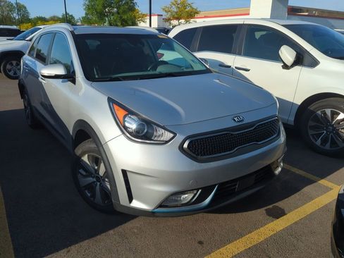 Used 2019 Kia Niro EX FWD image 3