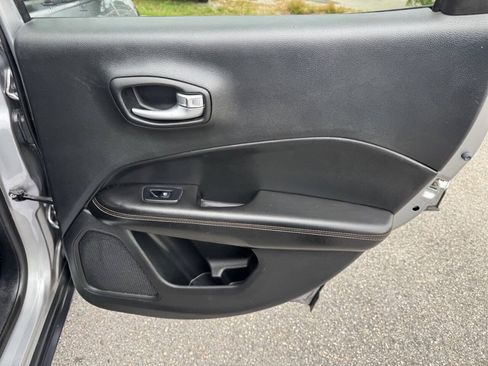 Used 2018 Jeep Compass Latitude AWD/4WD image 46