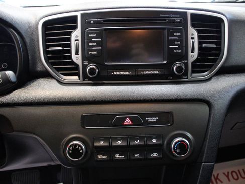Used 2018 Kia Sportage LX AWD/4WD image 16