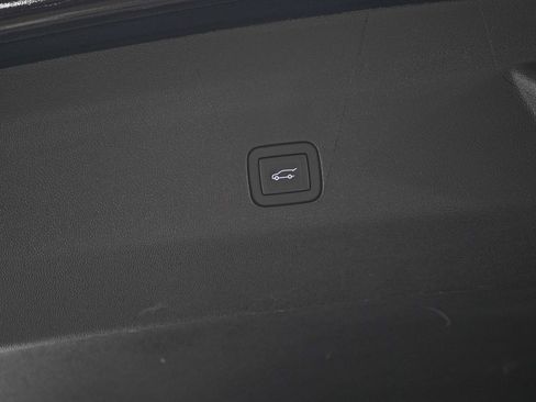 Used 2025 Chevrolet Tahoe LT AWD/4WD image 19