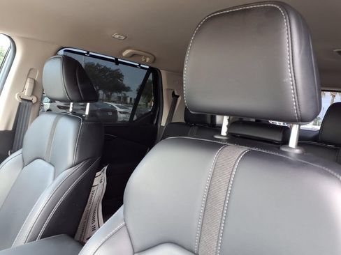 Used 2025 Honda Pilot EX-L image 17
