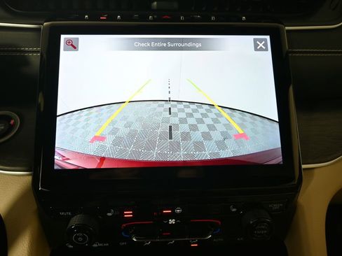 Used 2023 Jeep Grand Cherokee Limited image 29