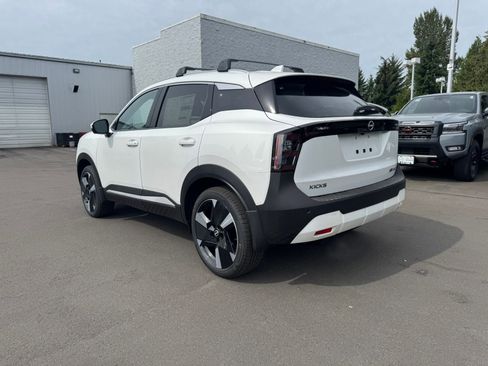 New 2025 Nissan Kicks SR image 7