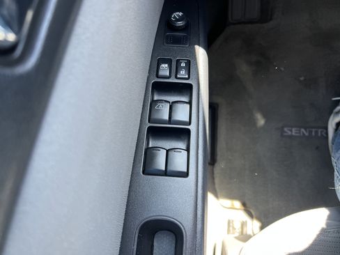 Used 2011 Nissan Sentra 2.0 S w/ Convenience Pkg FWD image 16