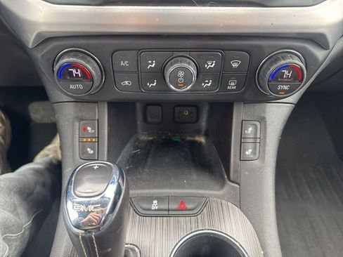 Used 2017 GMC Acadia SLT image 19