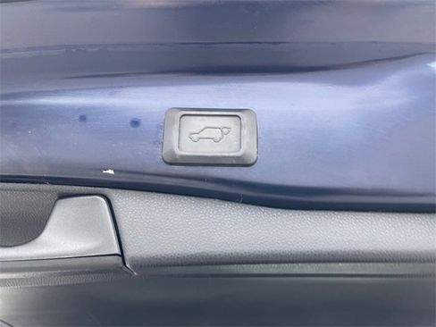 Used 2021 Toyota RAV4 XLE Premium image 18