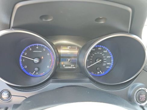 Used 2016 Subaru Outback 2.5i Limited AWD/4WD image 3