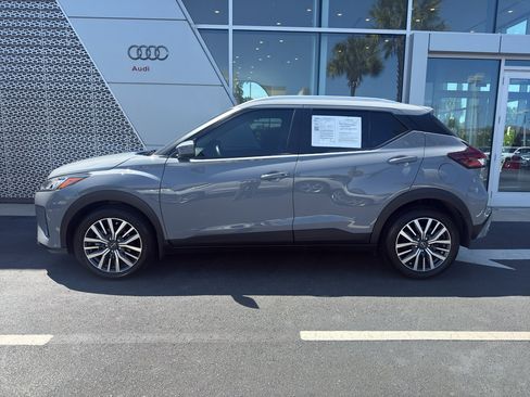 Used 2024 Nissan Kicks SV image 3