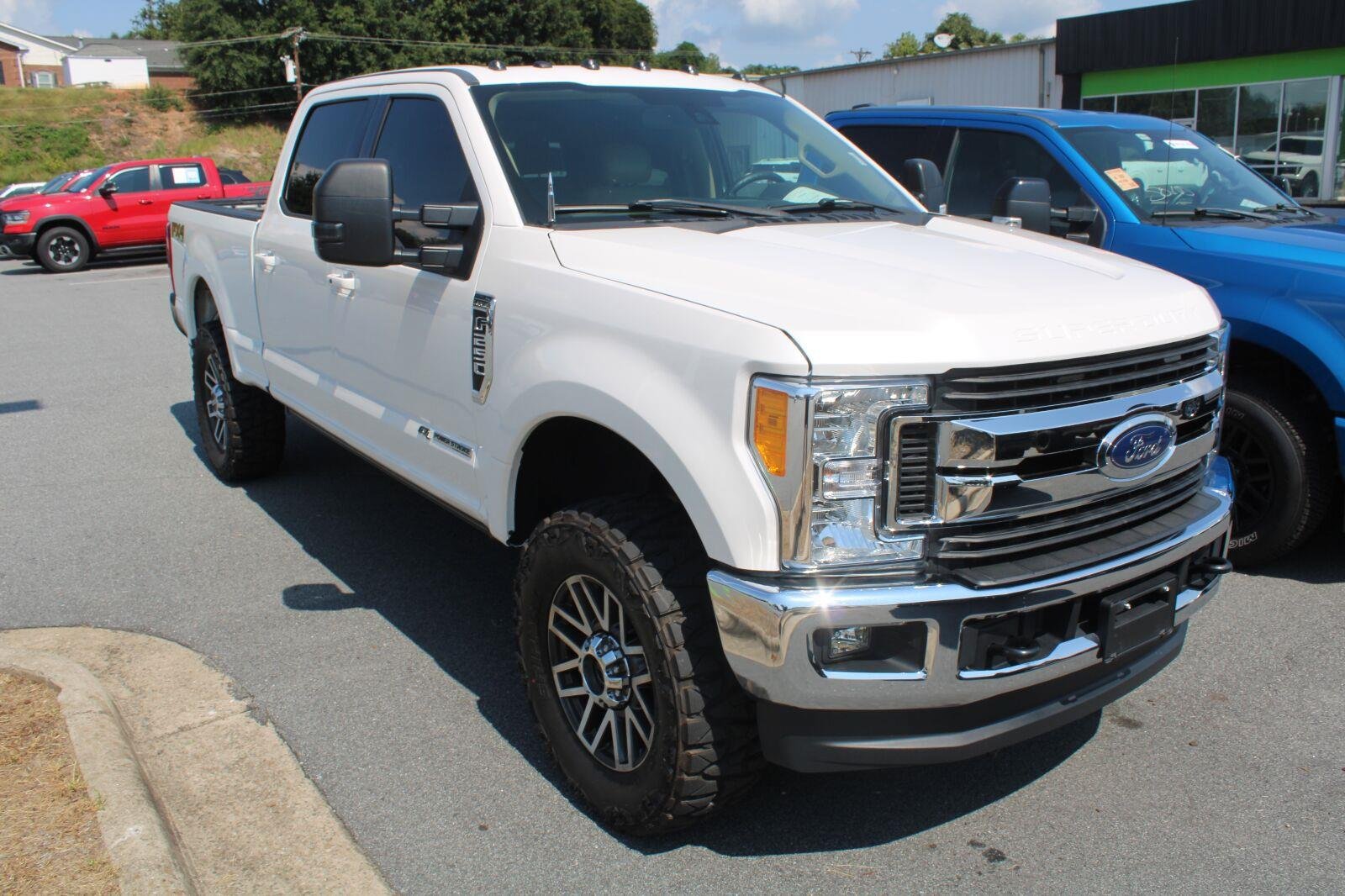 Used 2017 Ford F250 Lariat w/ Lariat Ultimate Package AWD/4WD image 3
