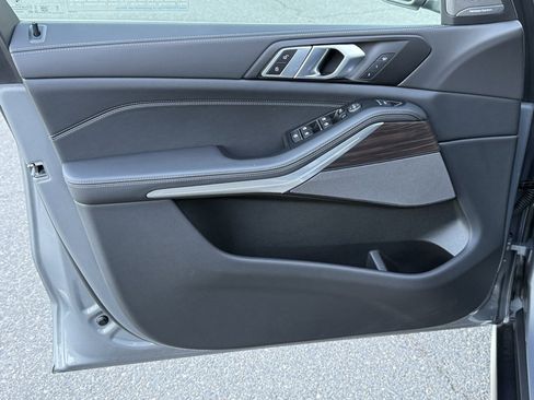 Used 2026 BMW X5 sDrive40i w/ Premium Package image 19