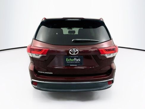 Used 2019 Toyota Highlander LE FWD image 7