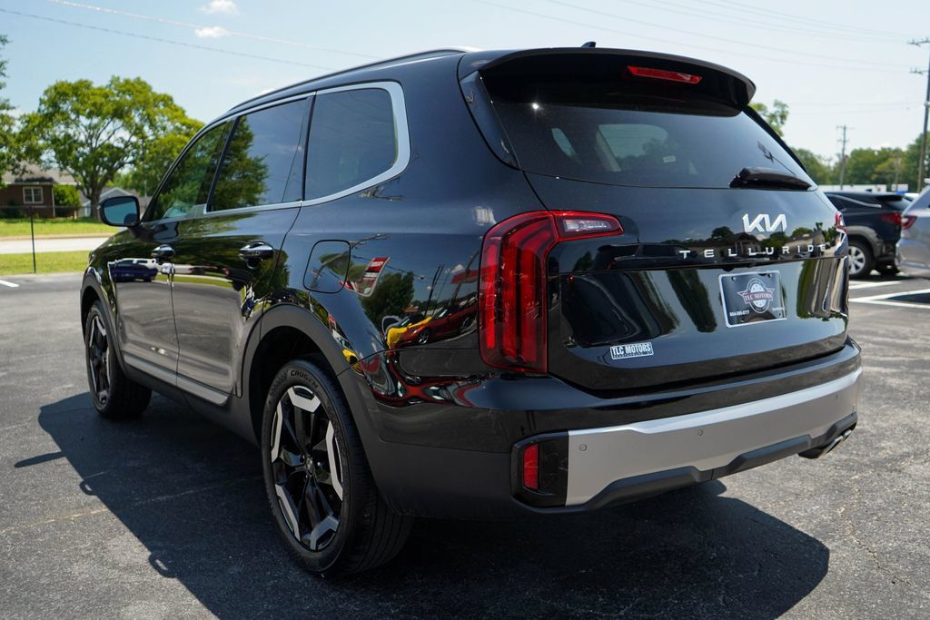 Used 2025 Kia Telluride S FWD image 3