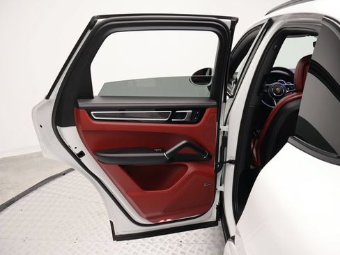Certified 2023 Porsche Cayenne S AWD/4WD image 21