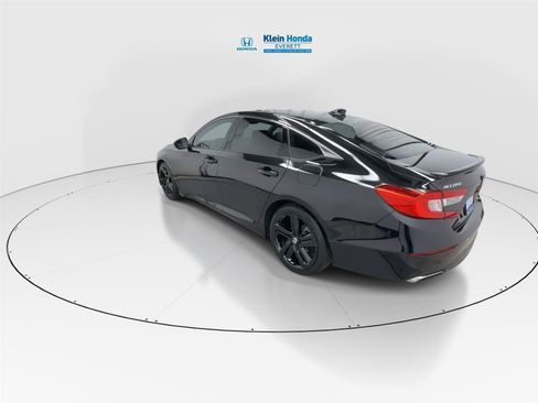 Used 2018 Honda Accord Sport image 8