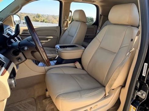 Used 2012 Cadillac Escalade Luxury image 31