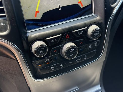 Used 2018 Jeep Grand Cherokee Altitude RWD image 22