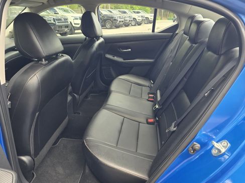 Used 2023 Nissan Sentra SR w/ SR Premium Package FWD image 10