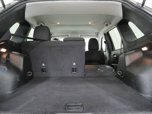 Used 2020 Jeep Cherokee Latitude w/ Cold Weather Group AWD/4WD image 26