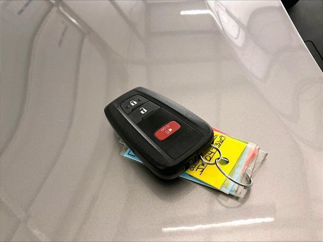 Used 2018 Toyota C-HR XLE FWD image 9