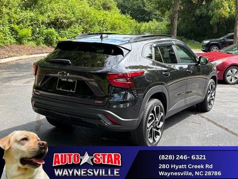 Used 2025 Chevrolet Trax RS w/ Sunroof Package FWD image 4
