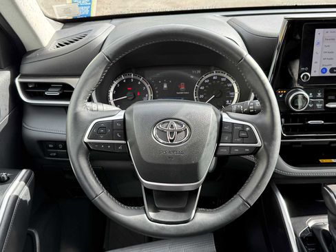 Used 2023 Toyota Highlander XLE image 43